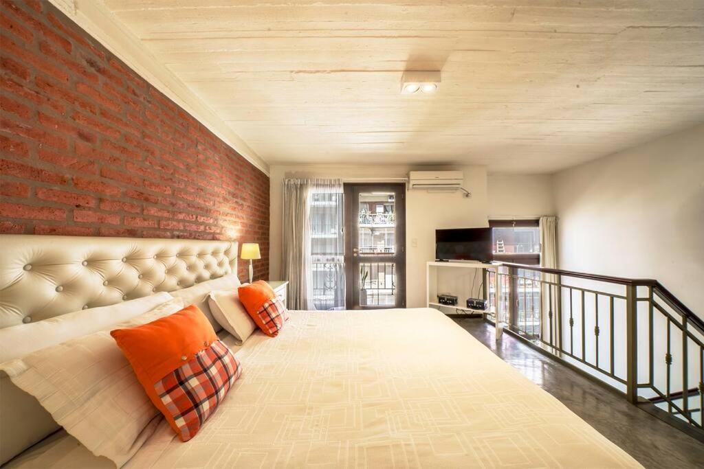 Bright Loft With Balcony Overlooking The Square Buenos Aires