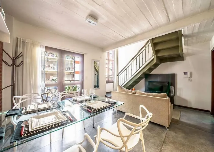 Bright Loft With Balcony Overlooking The Square