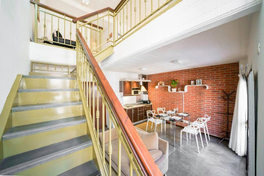 Bright Loft With Balcony Overlooking The Square Apartamento *