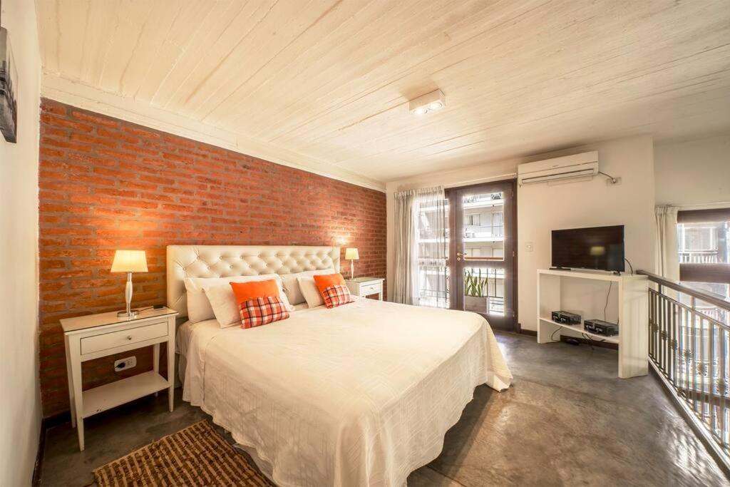 Bright Loft With Balcony Overlooking The Square Apartamento *