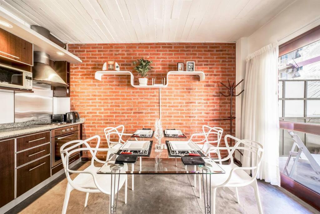 Bright Loft With Balcony Overlooking The Square Apartamento